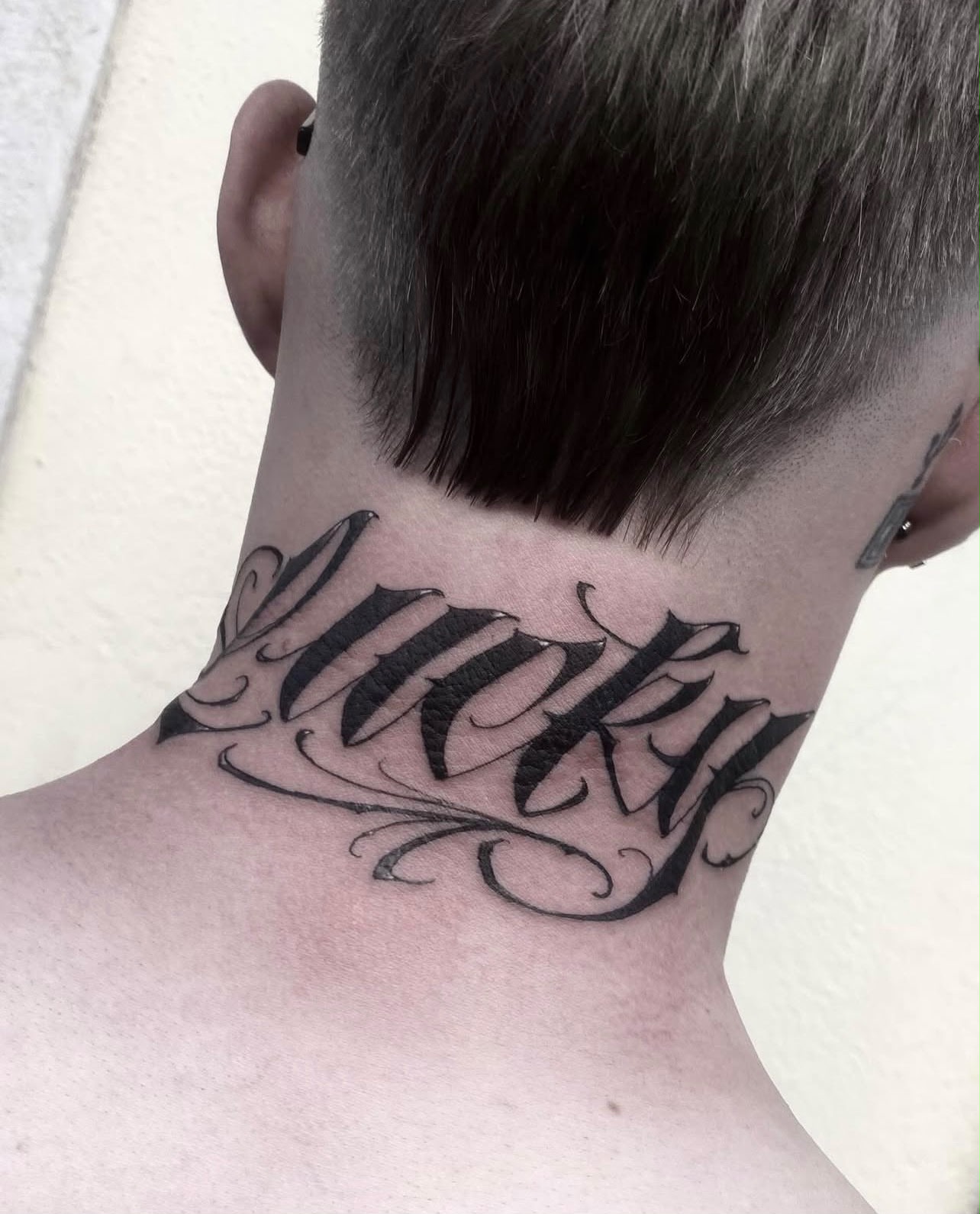 Okin - Lettering / Neck Blackletter